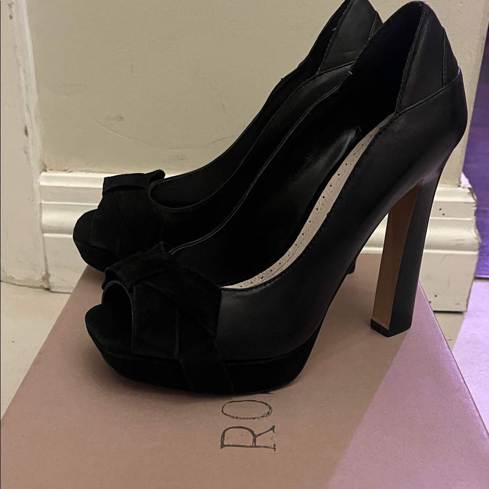 Rosegold Shoes Black Peep-Toe Heels
